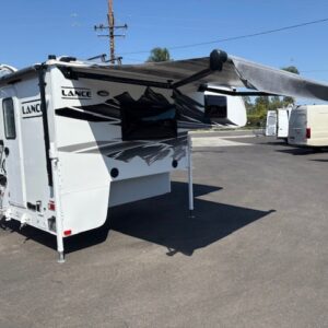 2025 Lance 825